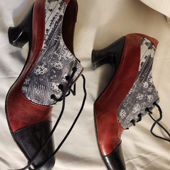 John Fluevog Wonder K2 Two Toned Oxford Heels; Snake Skin - Picture 2 of 9
